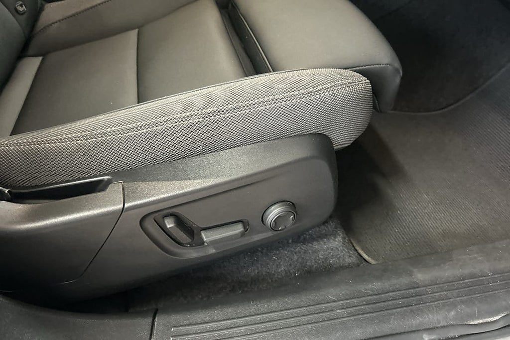 Vehicle Image 28