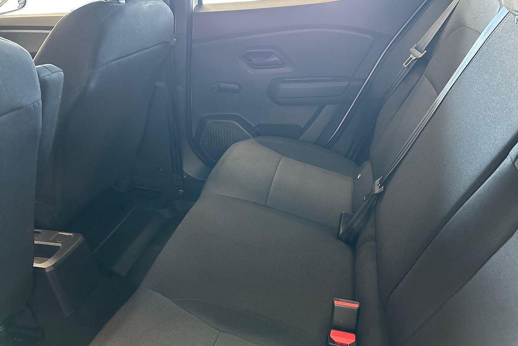Vehicle Image 13