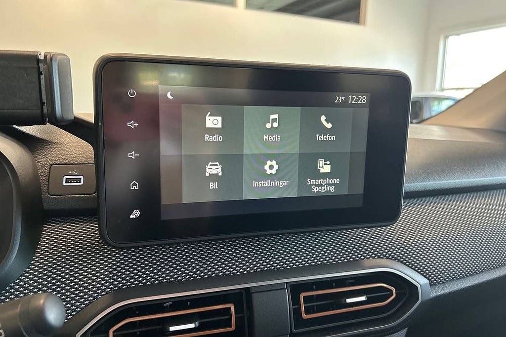 Vehicle Image 15