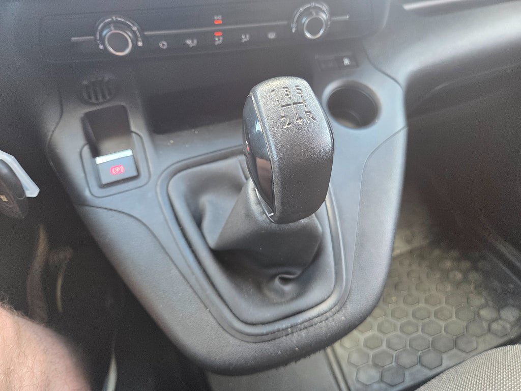 Vehicle Image 23