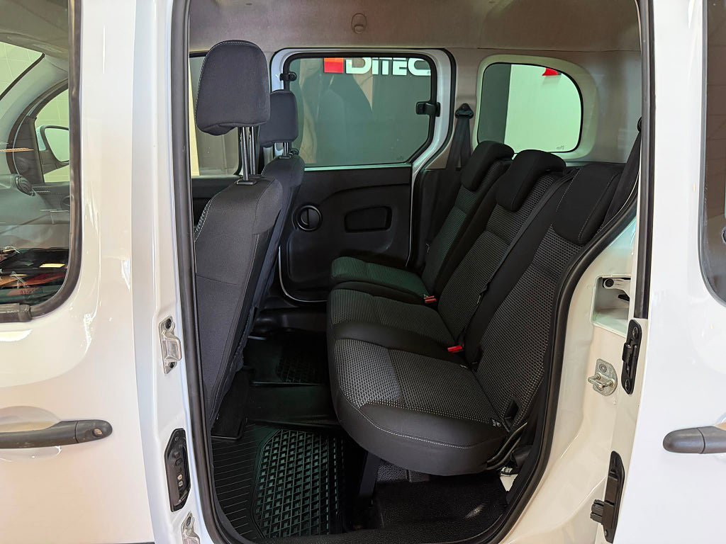 Vehicle Image 16