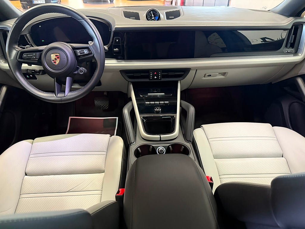 Vehicle Image 17