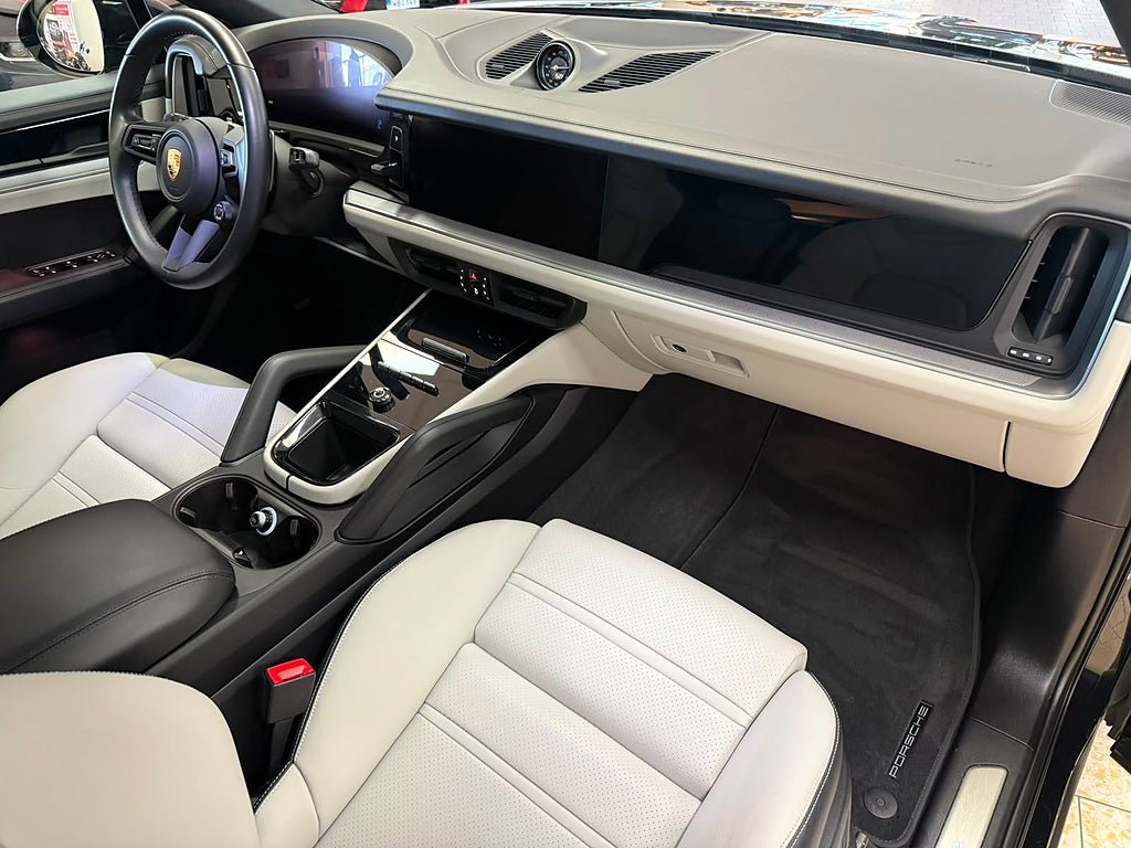 Vehicle Image 18