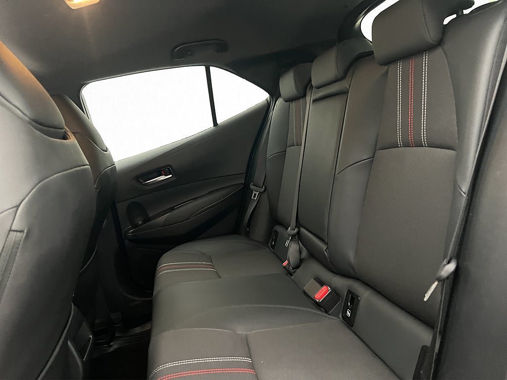 Vehicle Image 25