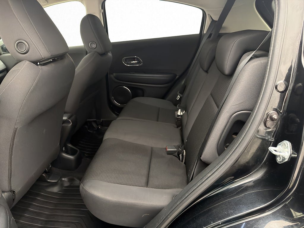 Vehicle Image 25