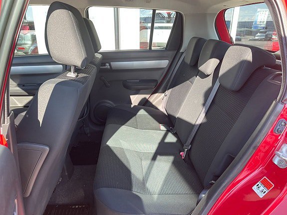 Vehicle Image 12
