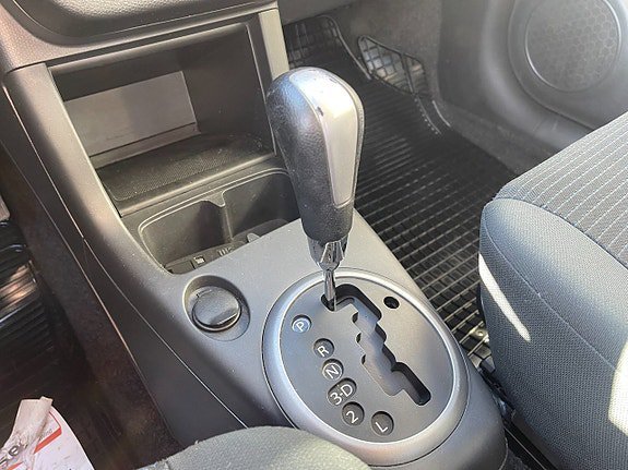 Vehicle Image 16