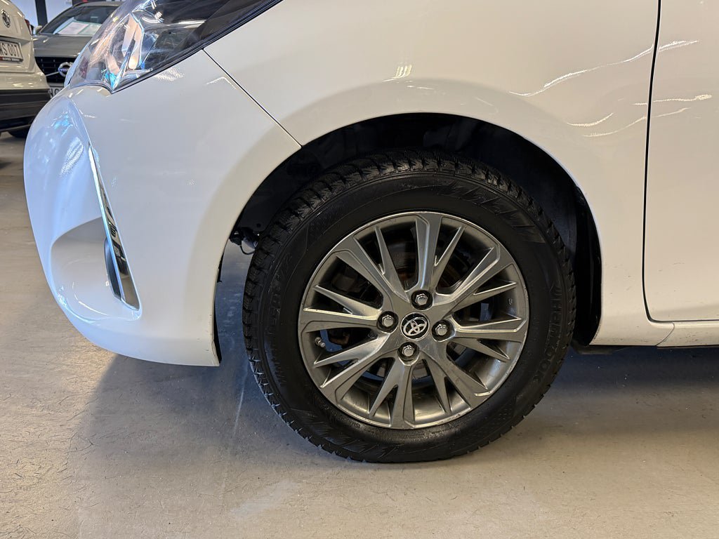 Vehicle Image 11