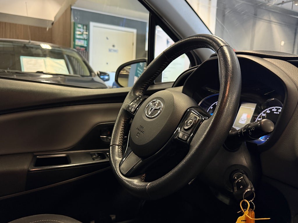 Vehicle Image 16