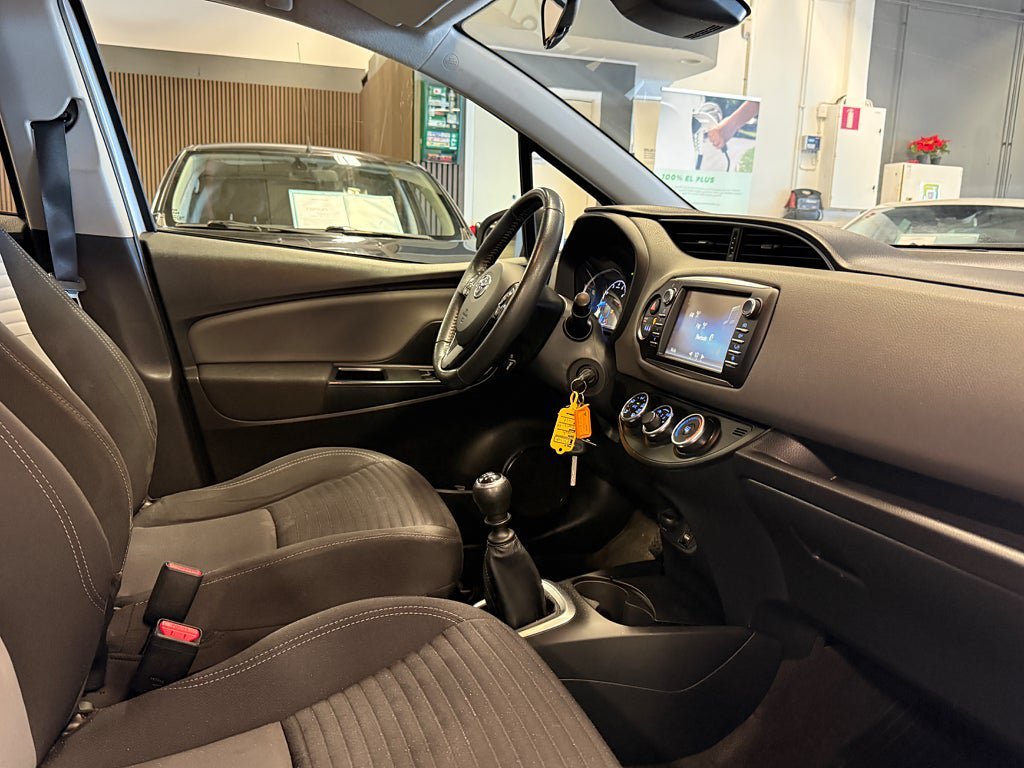 Vehicle Image 17