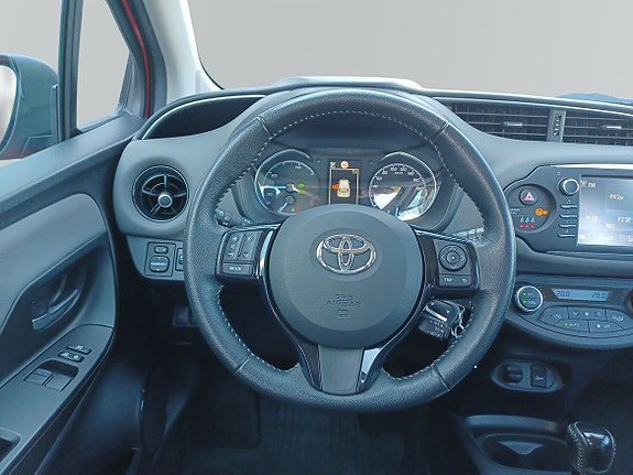 Vehicle Image 9