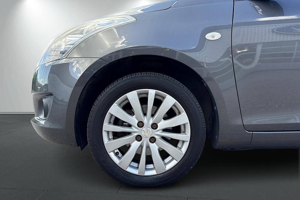Vehicle Image 11