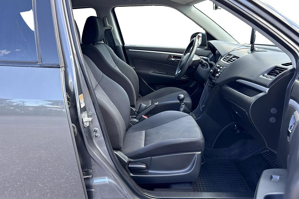 Vehicle Image 16