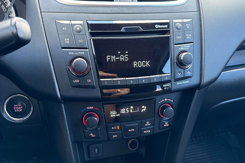 Vehicle Image 25