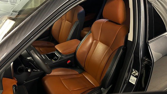 Vehicle Image 12
