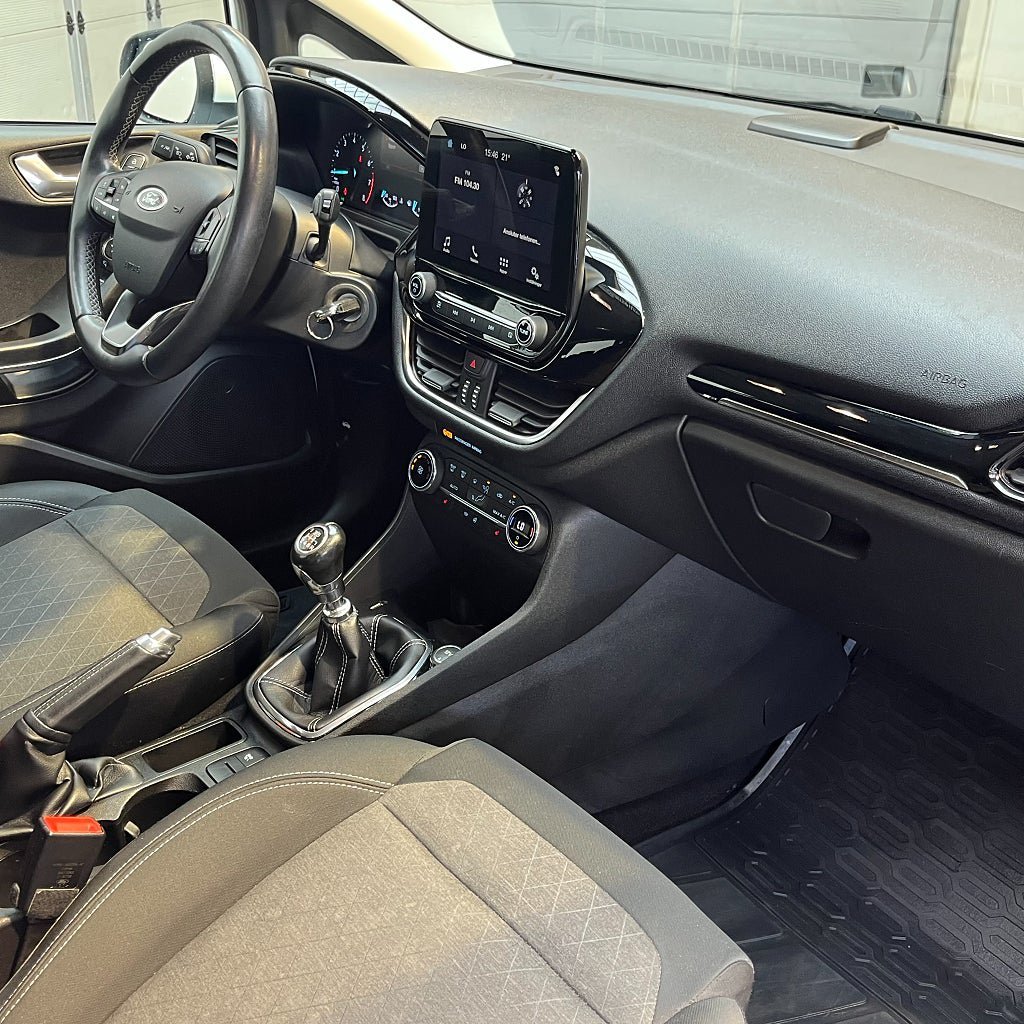 Vehicle Image 13