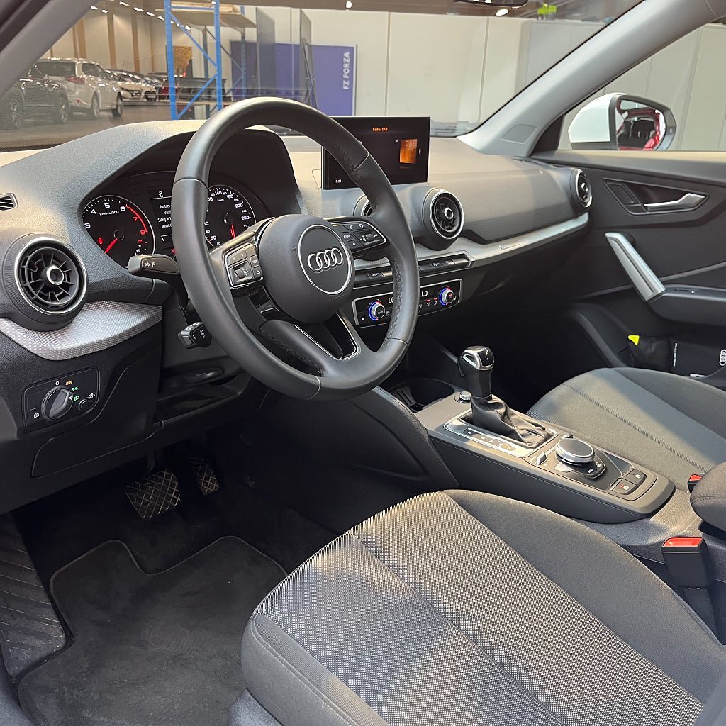 Vehicle Image 10