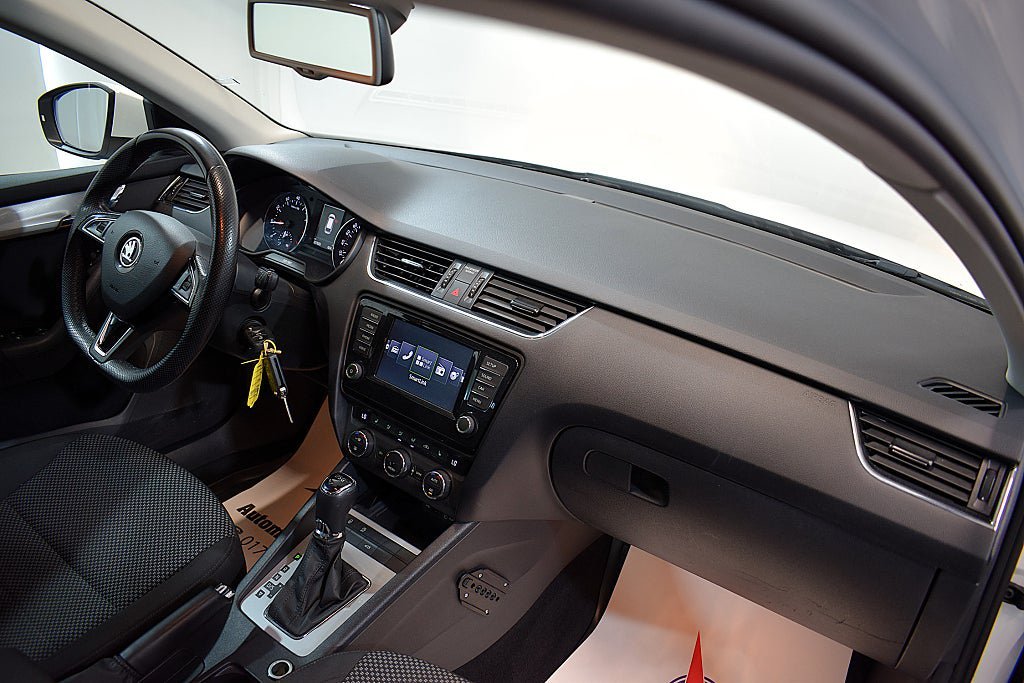 Vehicle Image 18