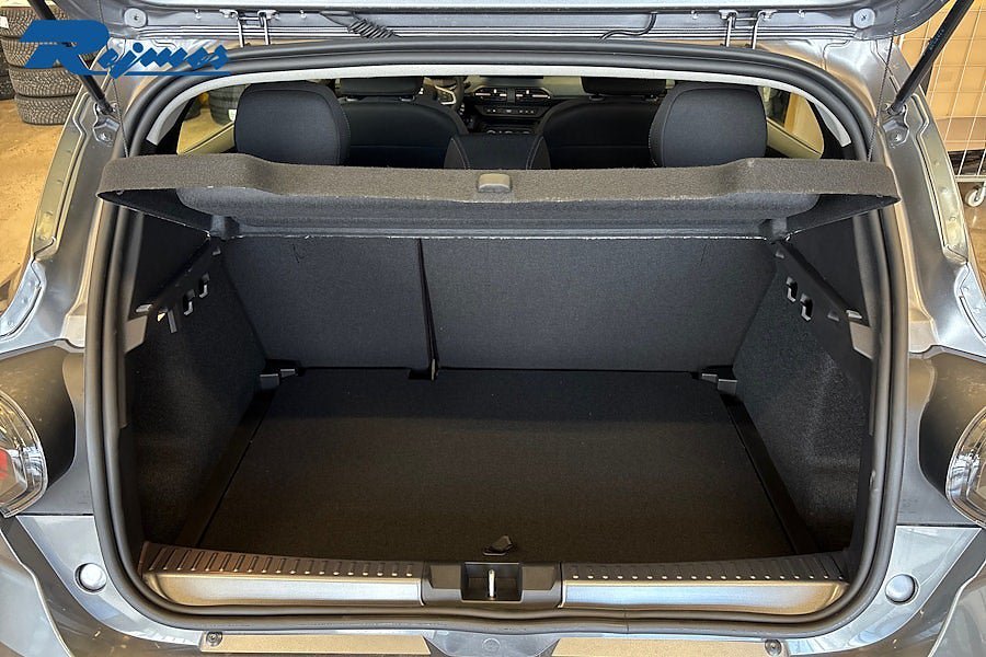Vehicle Image 16