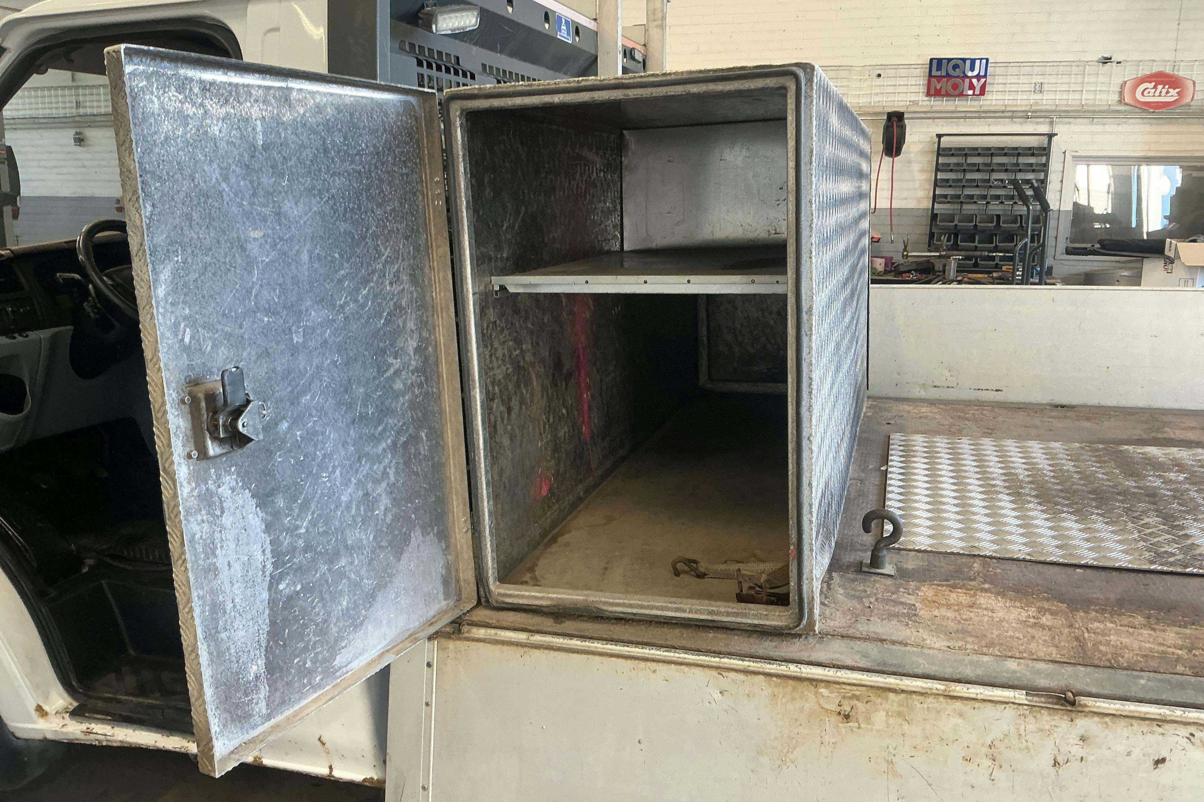Vehicle Image 13