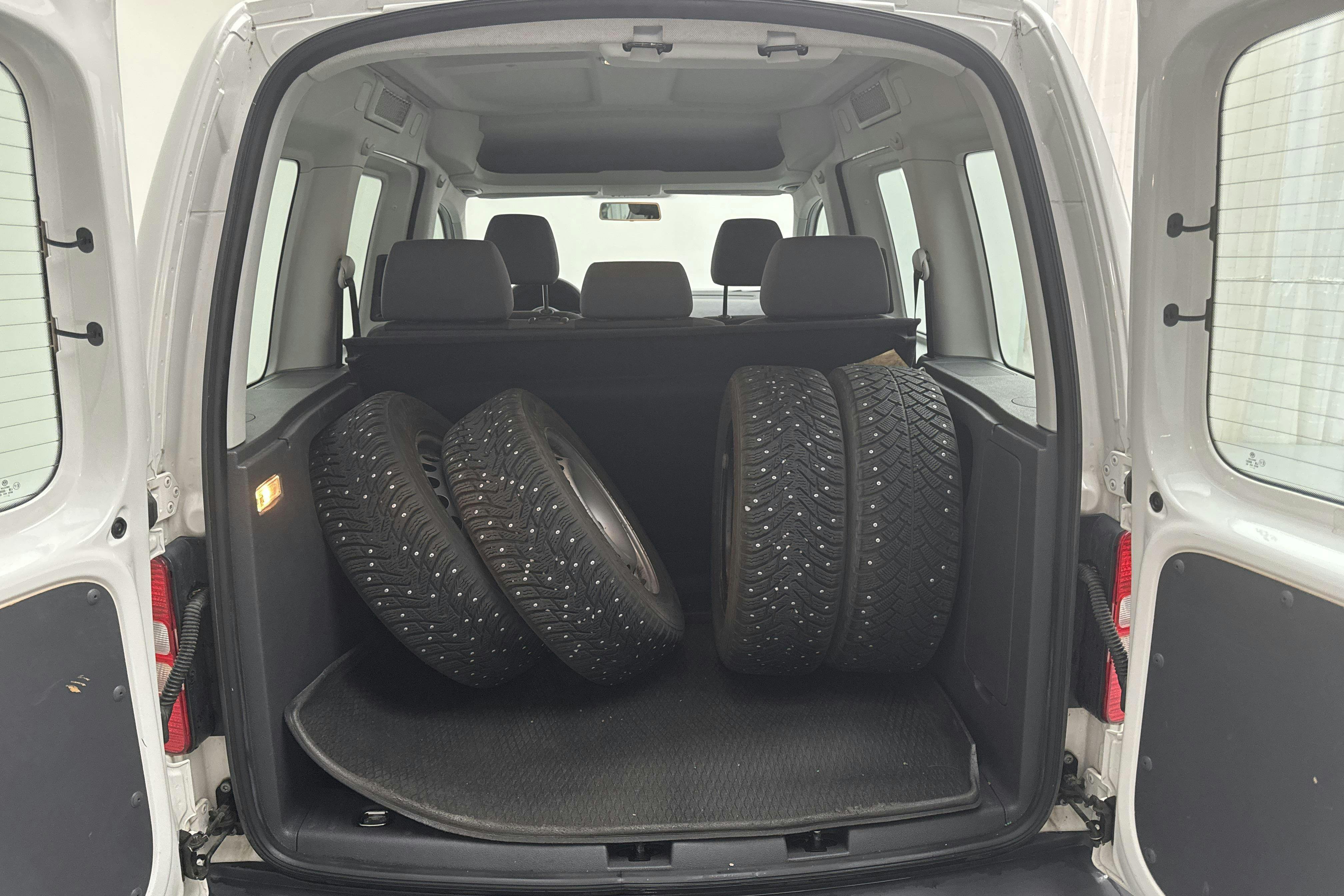 Vehicle Image 9