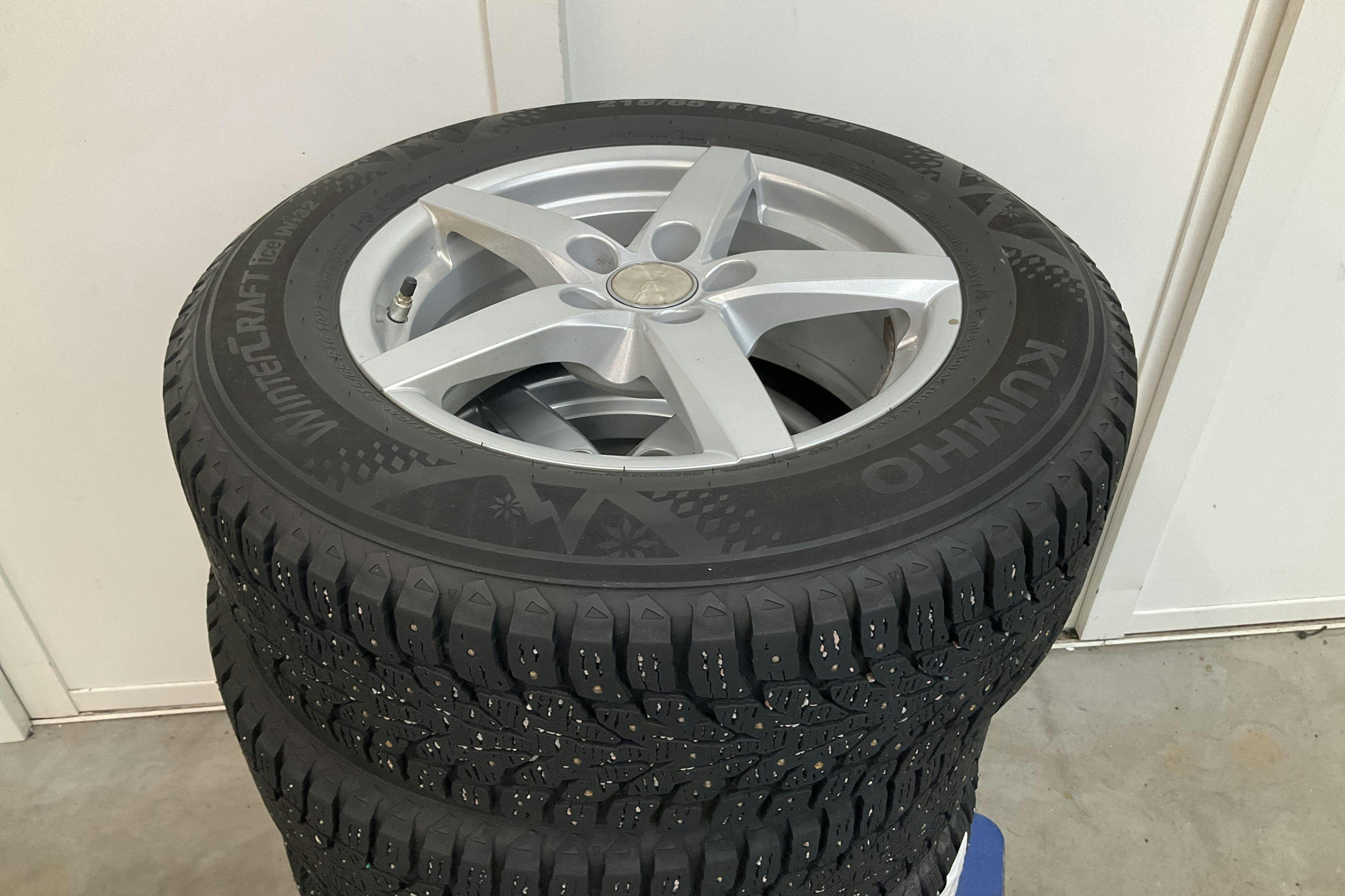 Vehicle Image 12