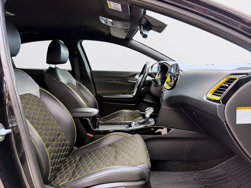 Vehicle Image 15