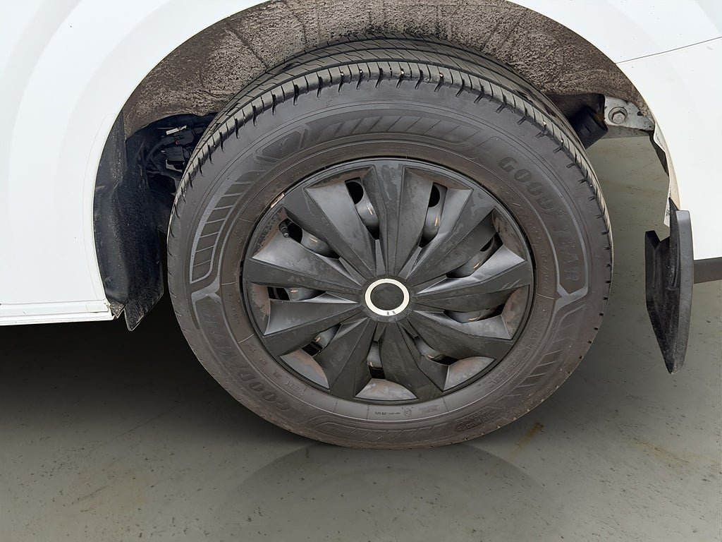 Vehicle Image 32