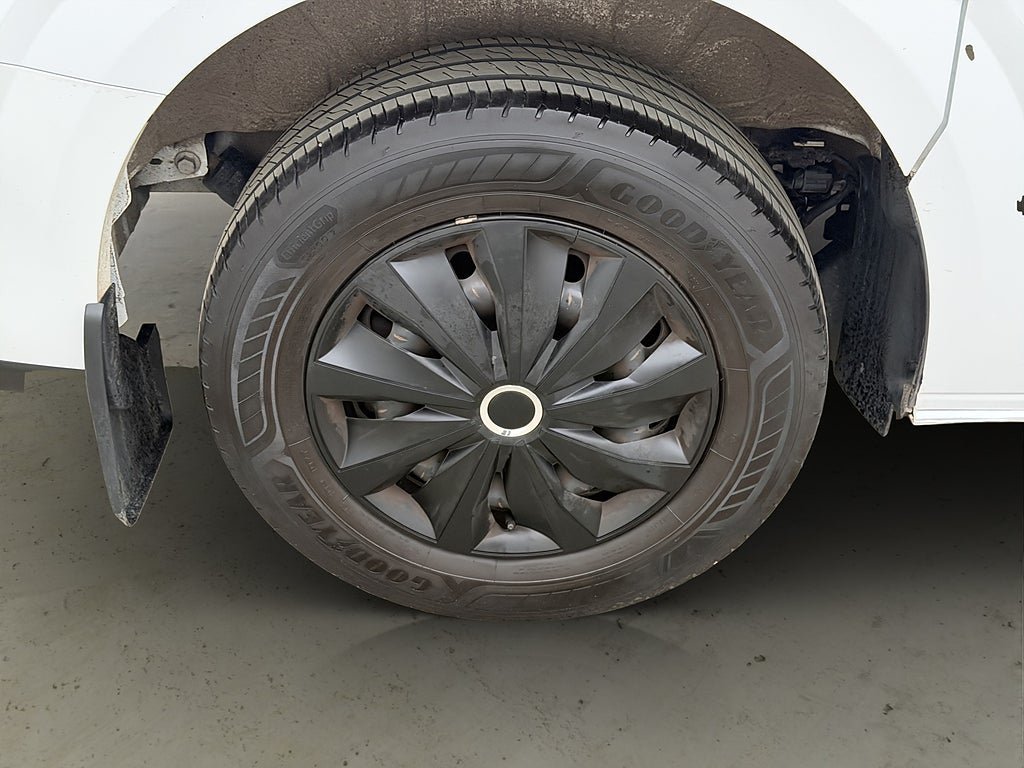 Vehicle Image 33