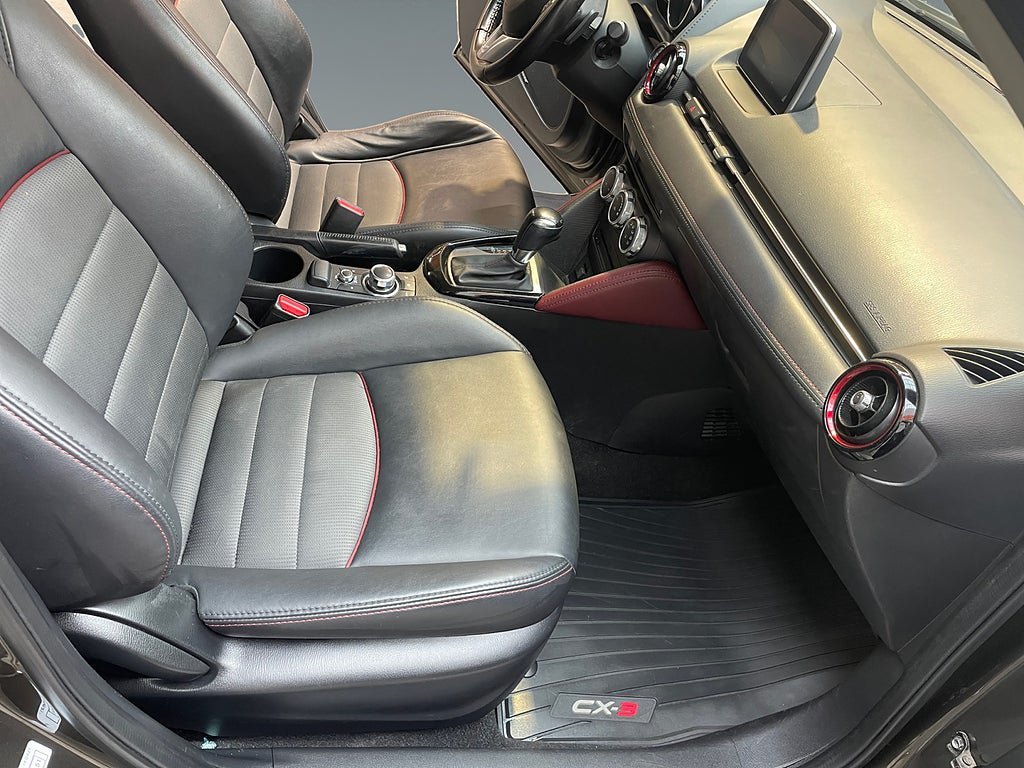 Vehicle Image 14
