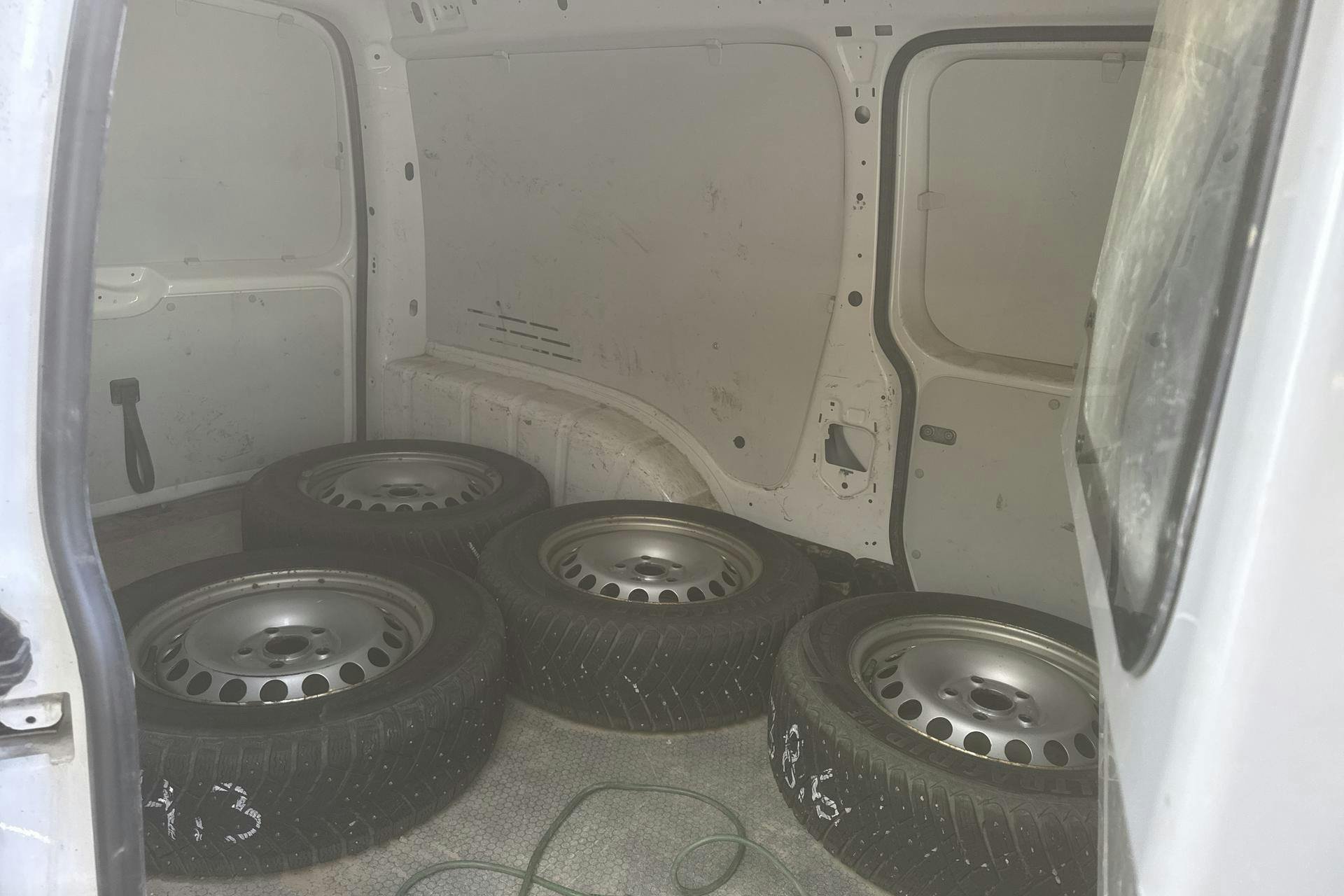 Vehicle Image 8
