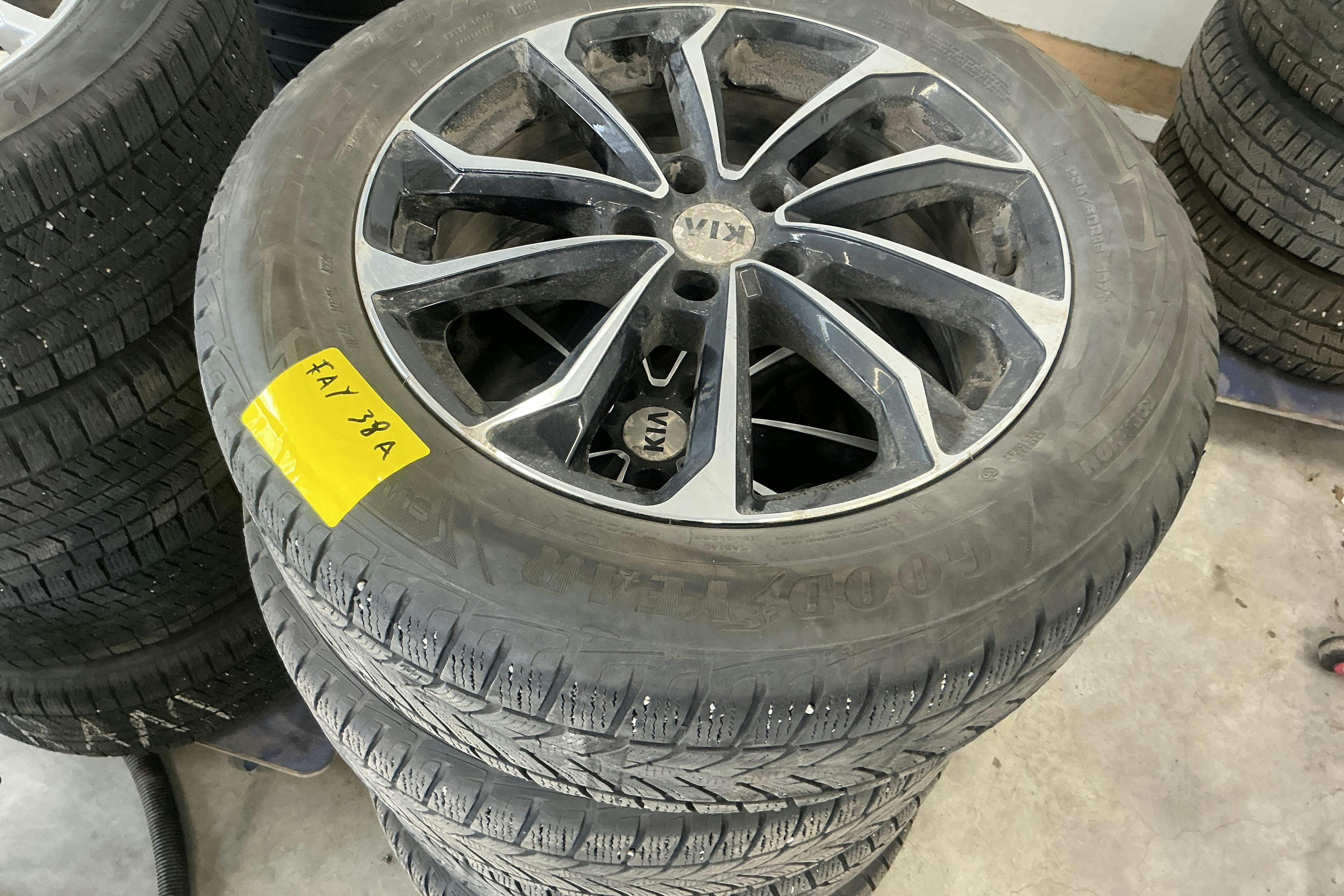 Vehicle Image 17