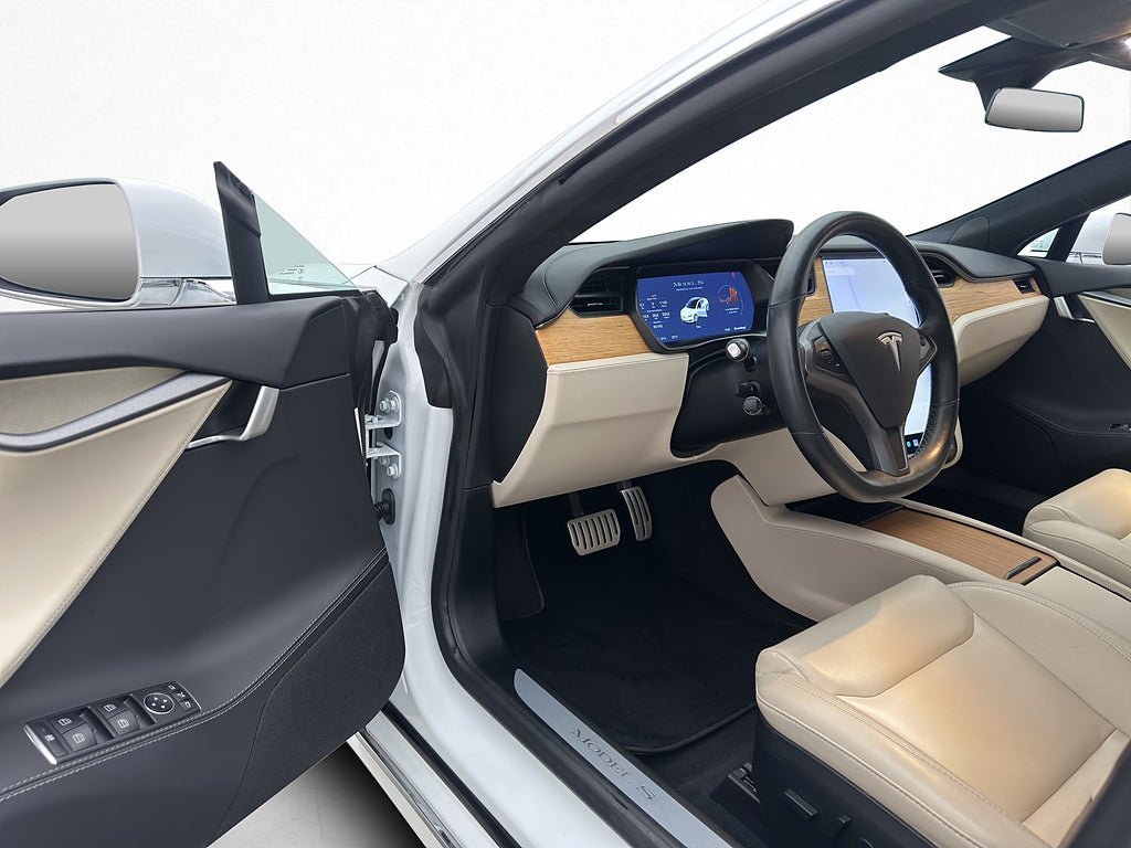 Vehicle Image 11
