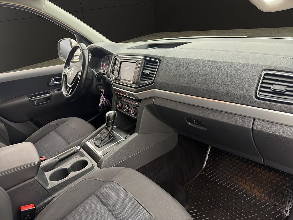 Vehicle Image 25