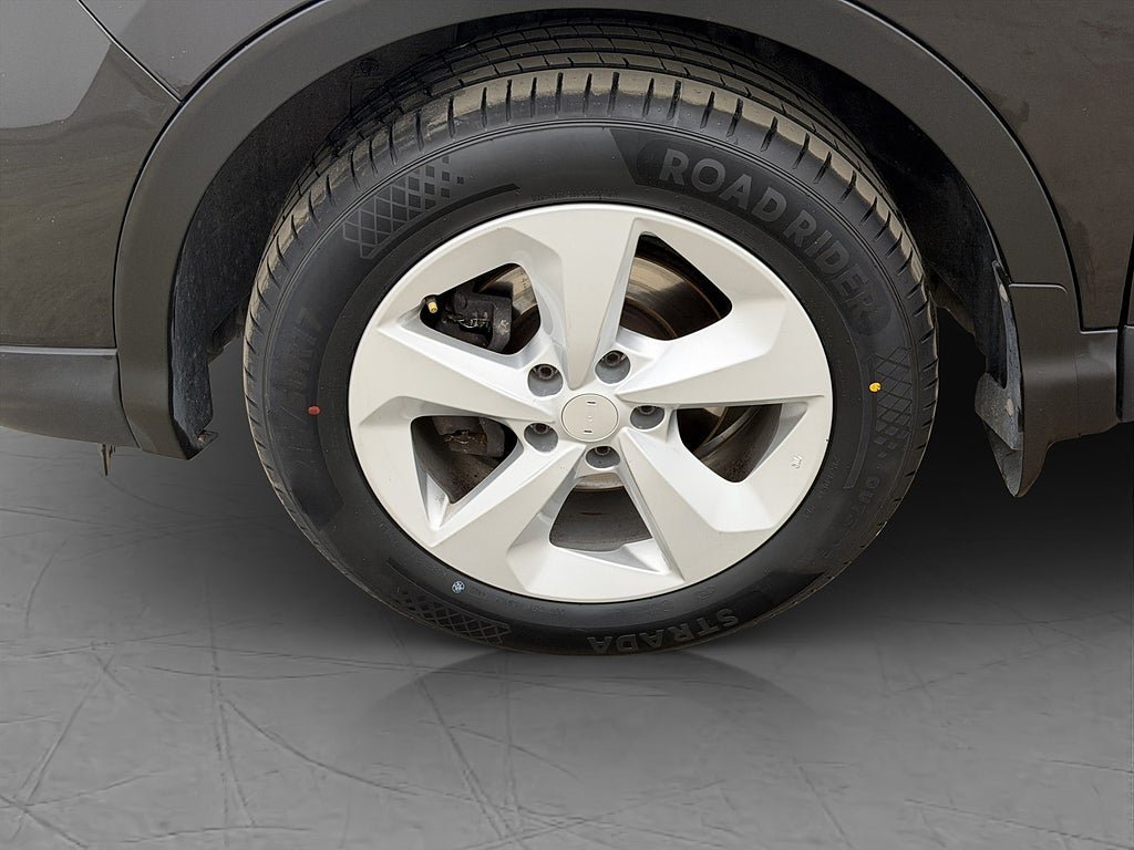 Vehicle Image 25