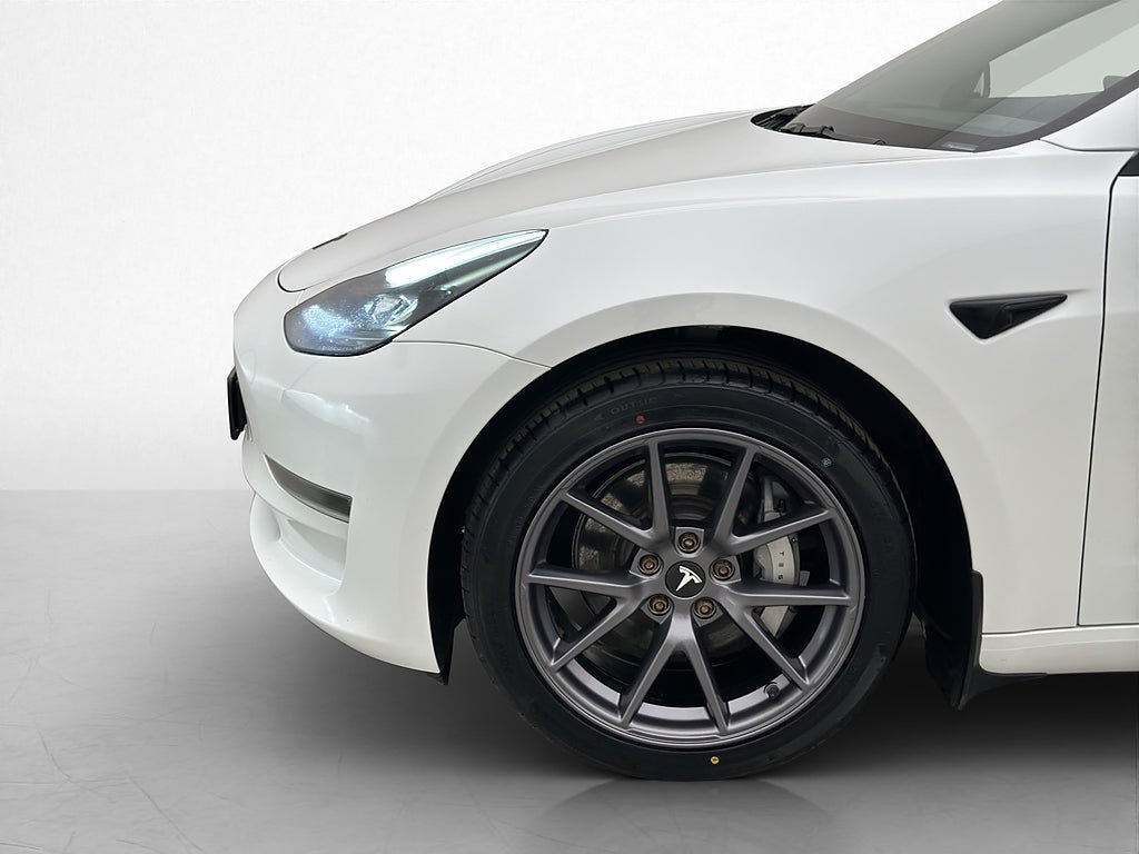 Vehicle Image 32