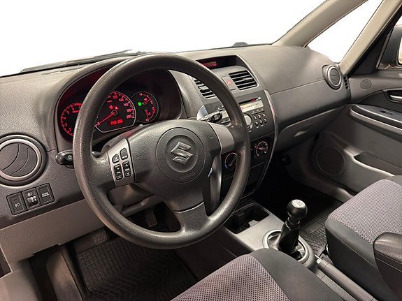 Vehicle Image 9