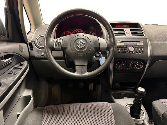 Vehicle Image 10