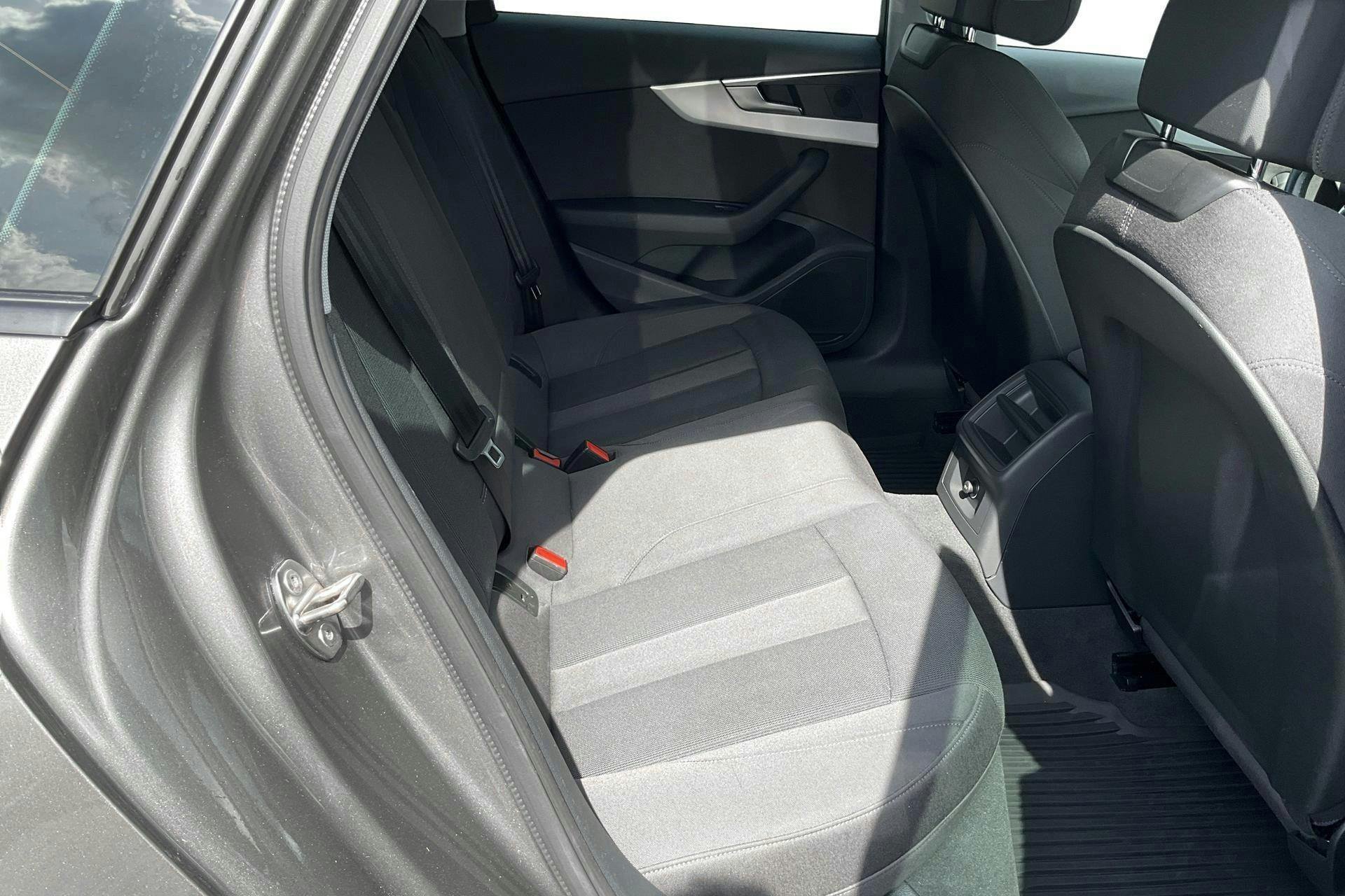 Vehicle Image 8