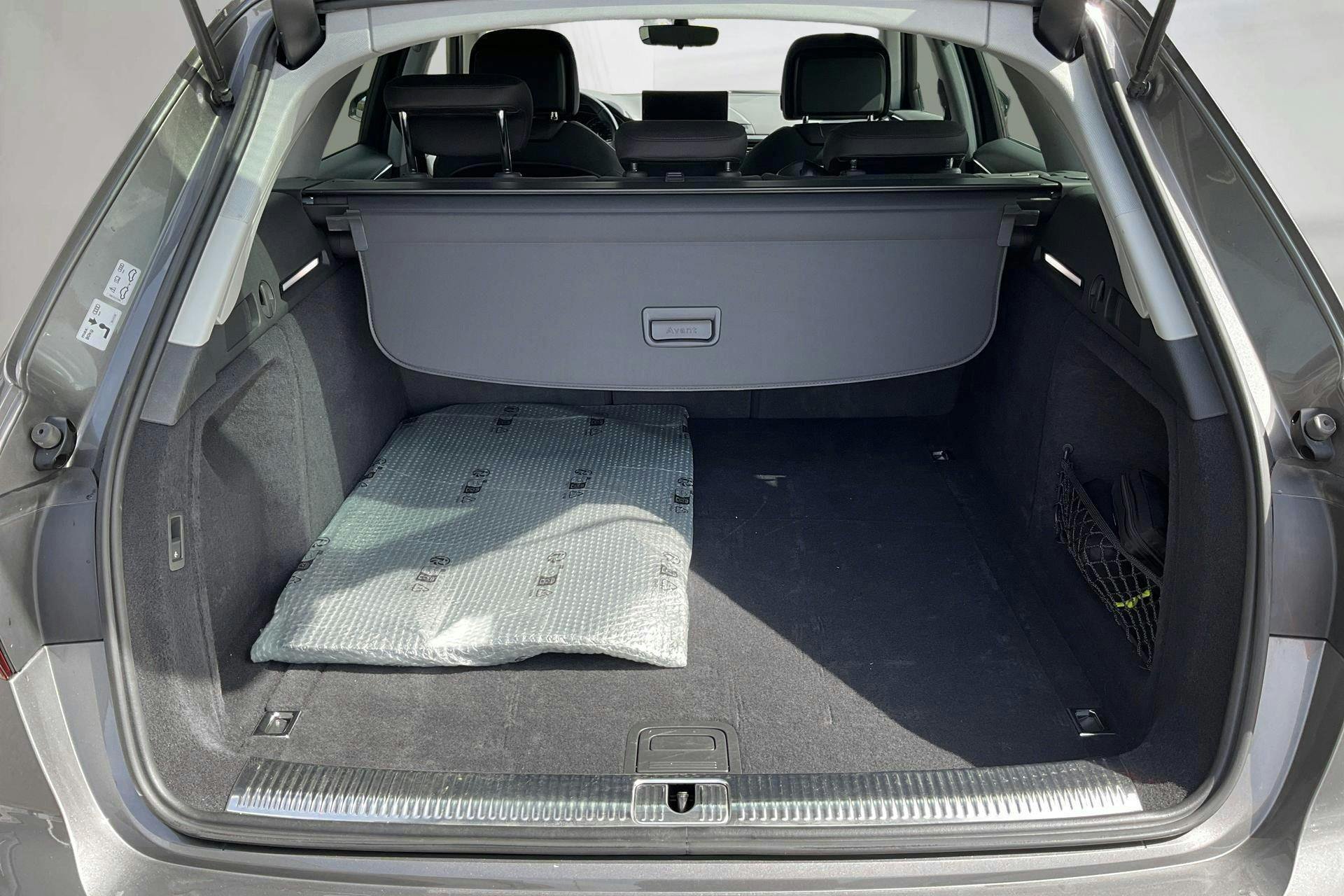 Vehicle Image 9