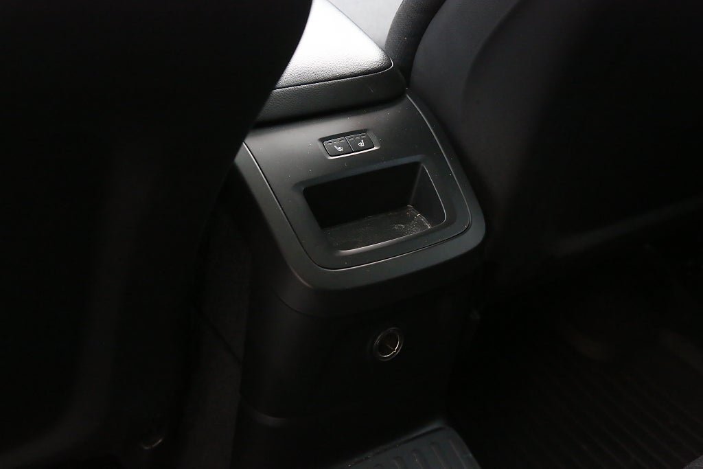 Vehicle Image 24