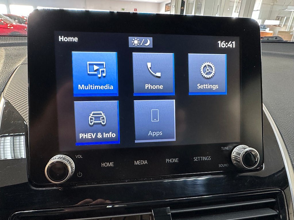 Vehicle Image 12