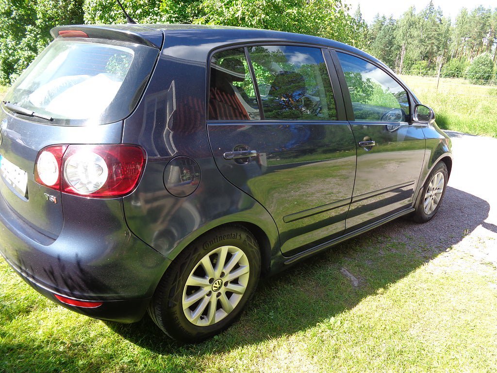 Vehicle Image 24