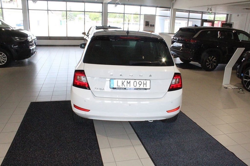 Vehicle Image 7
