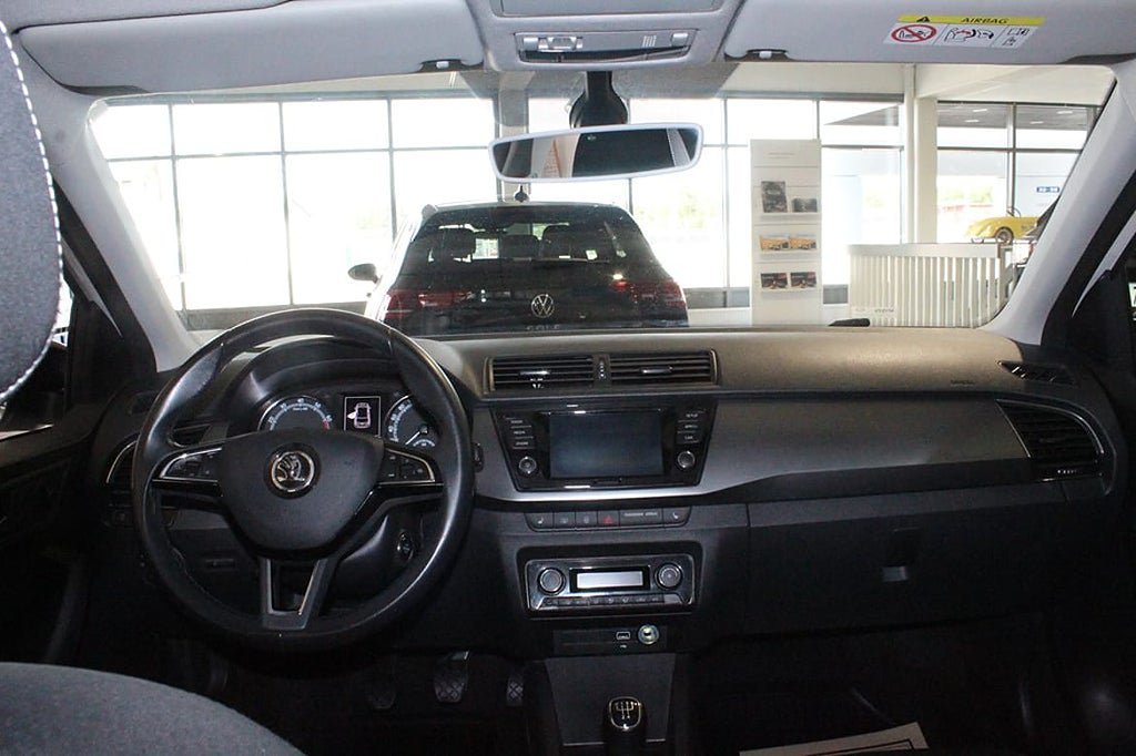 Vehicle Image 11