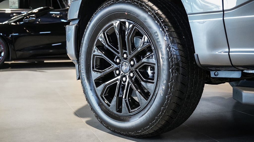 Vehicle Image 12