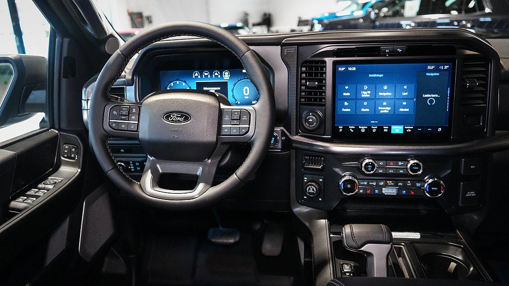 Vehicle Image 16