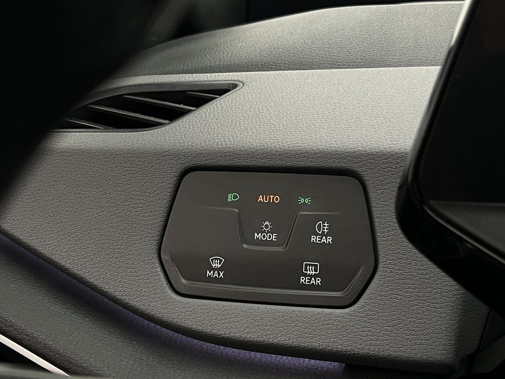 Vehicle Image 29