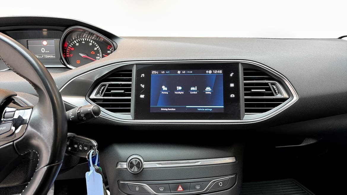 Vehicle Image 9