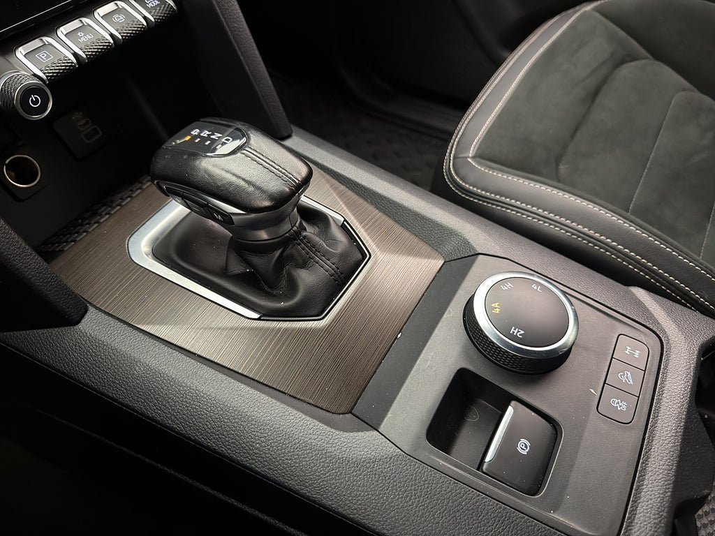 Vehicle Image 25
